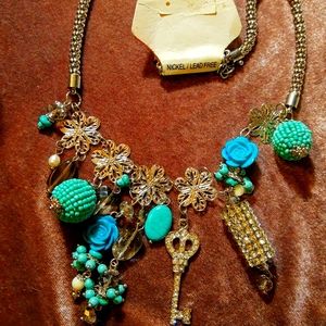 EXQUISITE CHARMING KEY NECKLACE SET.